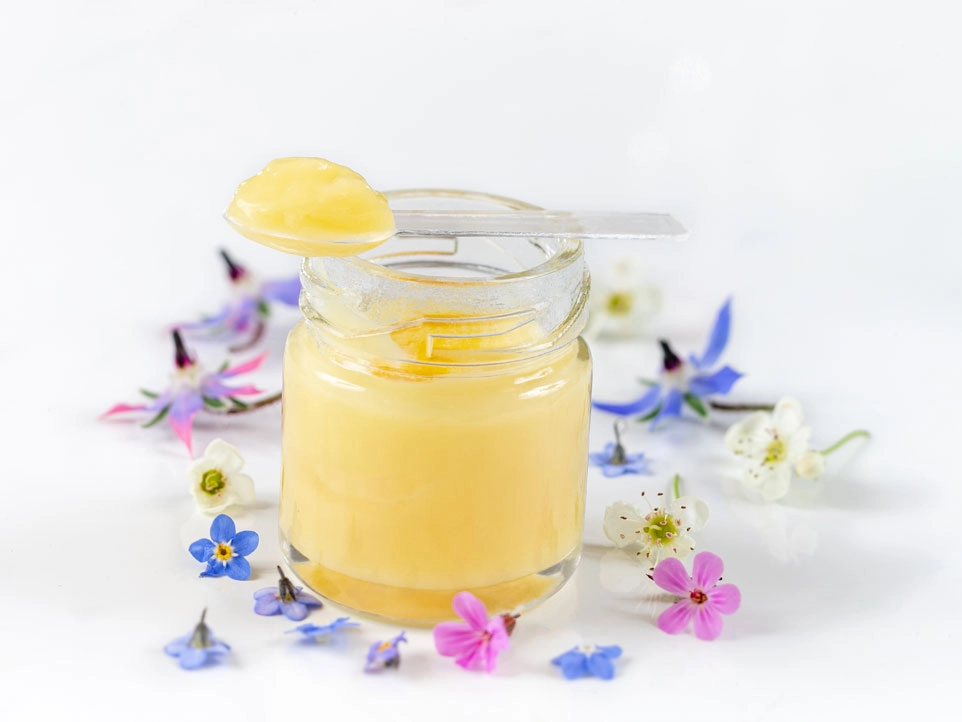 Spotlight on royal jelly - biological laboratory in Normandy - design of liquid food supplements Spotlight on royal jelly