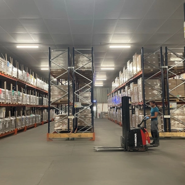 Stockage des matières premières - laboratoire biologique à Rânes - conception de compléments alimentaires liquides Stockage des matières premières